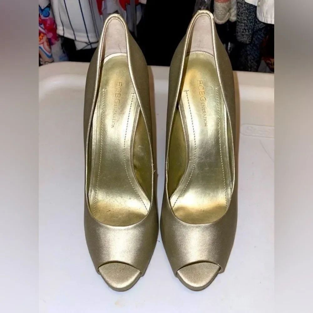 BCBG Gold Metallic Heels BCBG Gold Metallic Heels BCBG Gold Metallic Heels